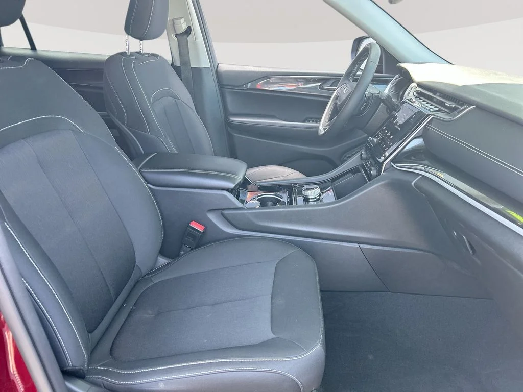 Used 2023 Red Jeep Laredo image 28