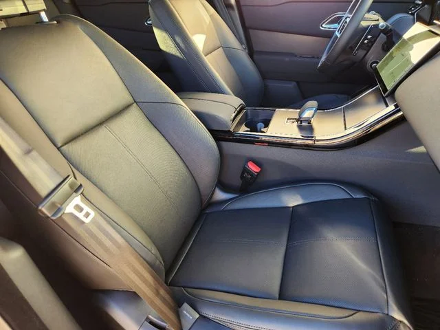 Used 2025 Black Land Rover Dynamic SE image 10