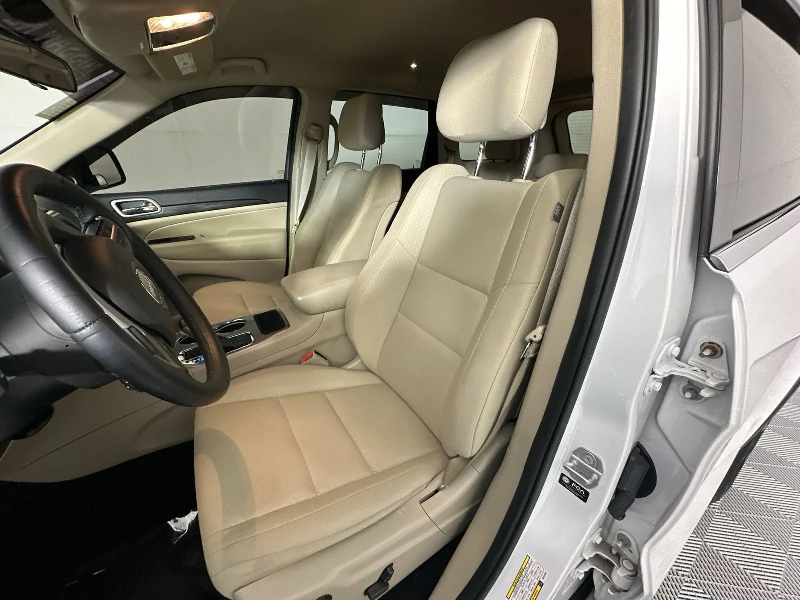 Used 2021 White Jeep Laredo E image 11