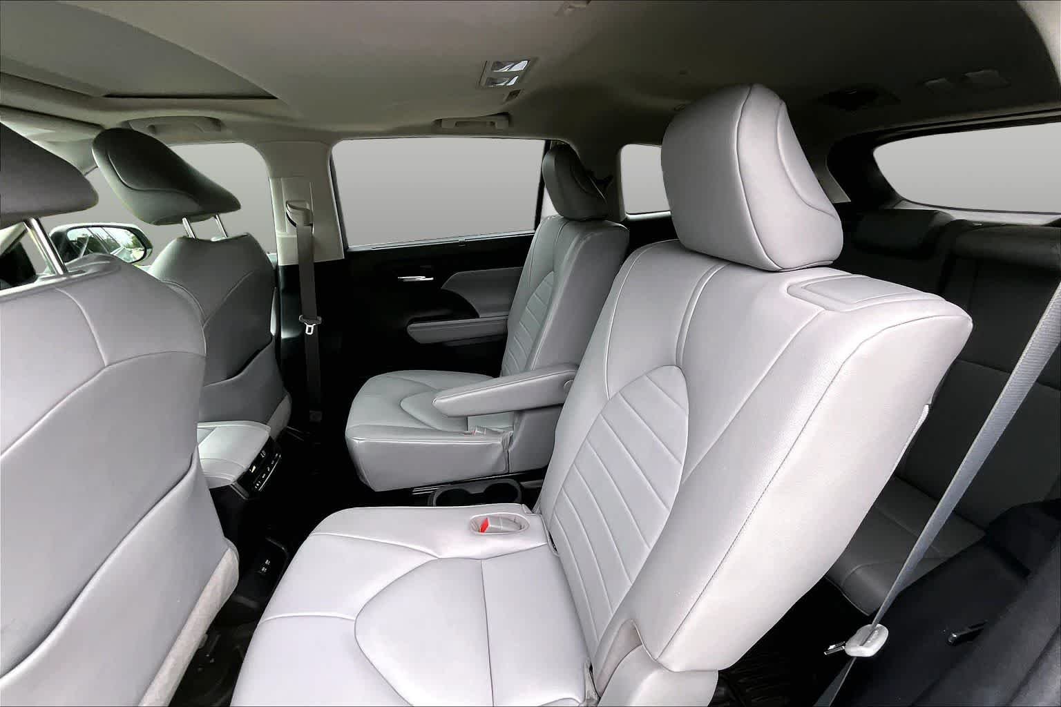 Used 2021 Celestial Silver Metallic Toyota XLE image 21