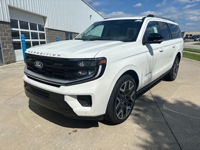 New 2027 Star White Metallic Tri-Coat Ford Platinum image 4