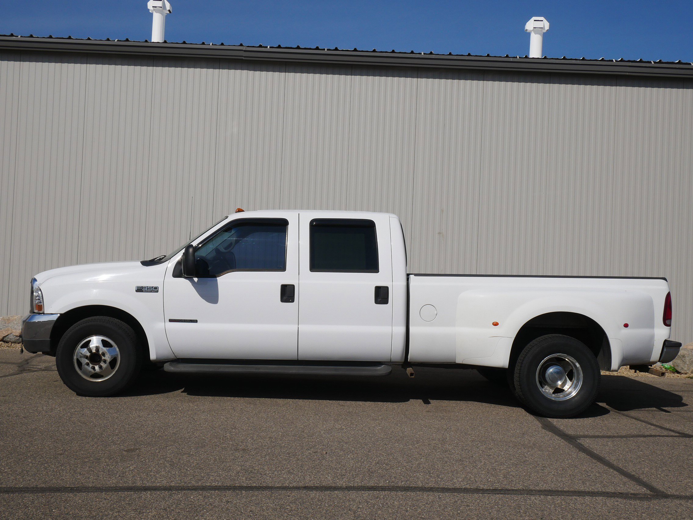 Used 2000 Ford F-350 Super Duty XLT with VIN 1FTWW32F5YEB66993 for sale in Northfield, Minnesota