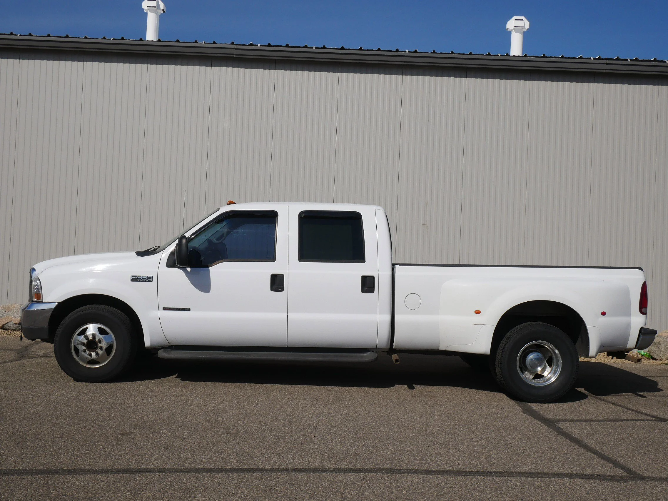 Used 2000 Ford F-350 Super Duty XLT with VIN 1FTWW32F5YEB66993 for sale in Hastings, Minnesota
