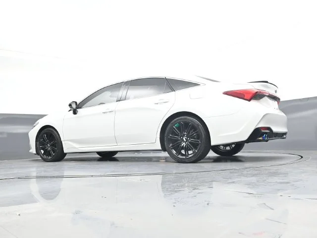 Used 2019 Pearl Toyota Touring image 35