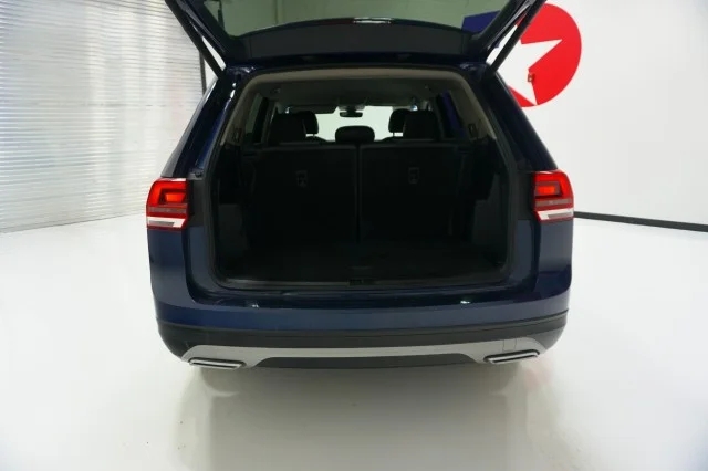 Used 2019 Tourmaline Blue Metallic Volkswagen 3.6L V6 SE w/Technology image 9