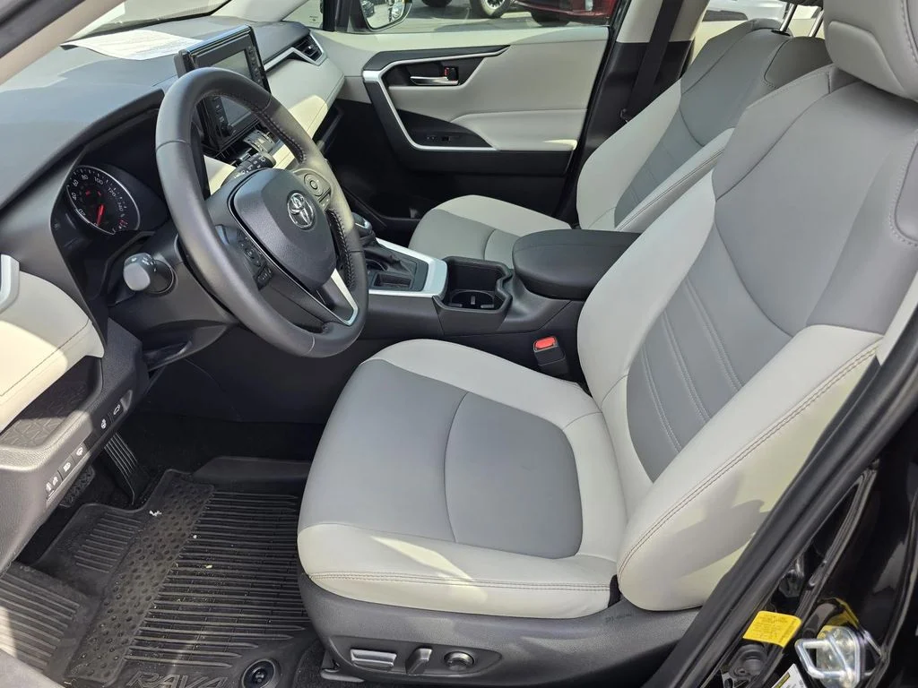 Used 2022 Midnight Black Metallic Toyota XLE Premium image 9
