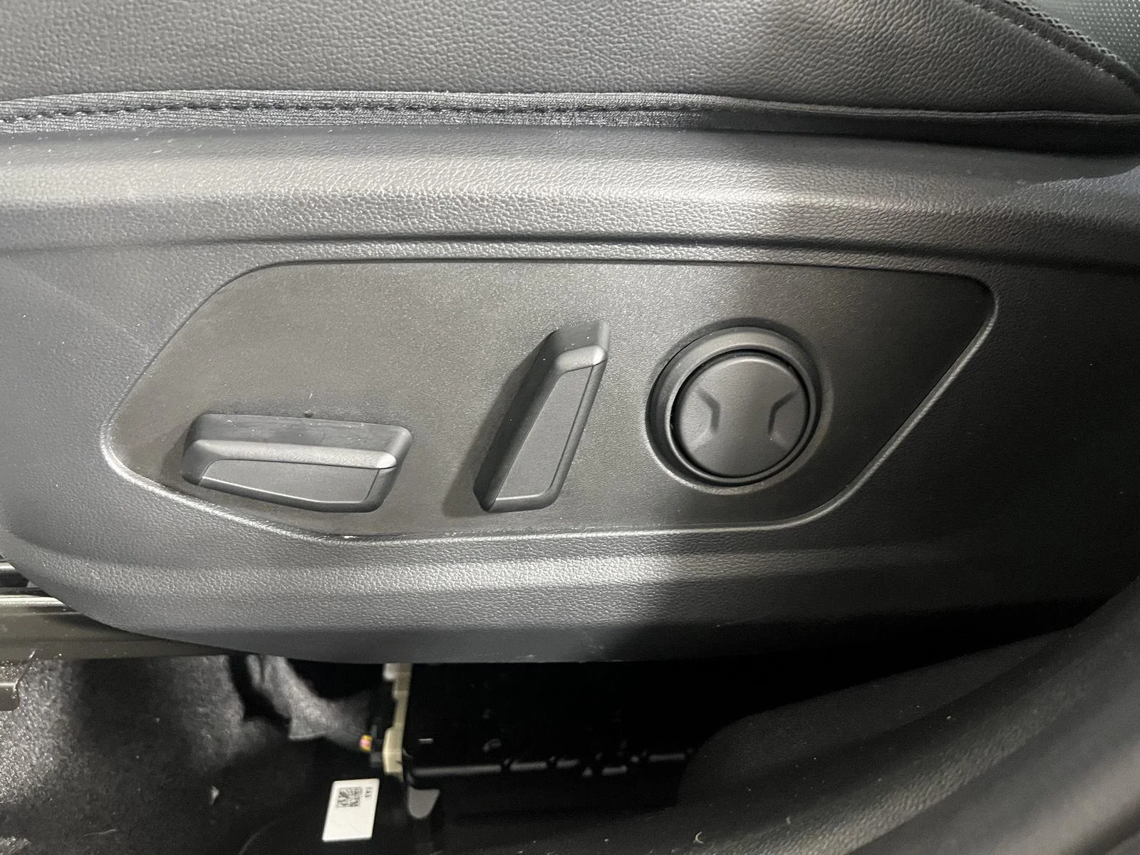 Used 2024 California Sand Hyundai Limited image 13