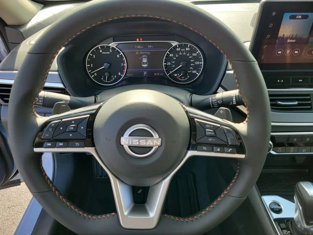 New 2026 Gray Sky Pearl / Super Black Two-tone Nissan SR image 23