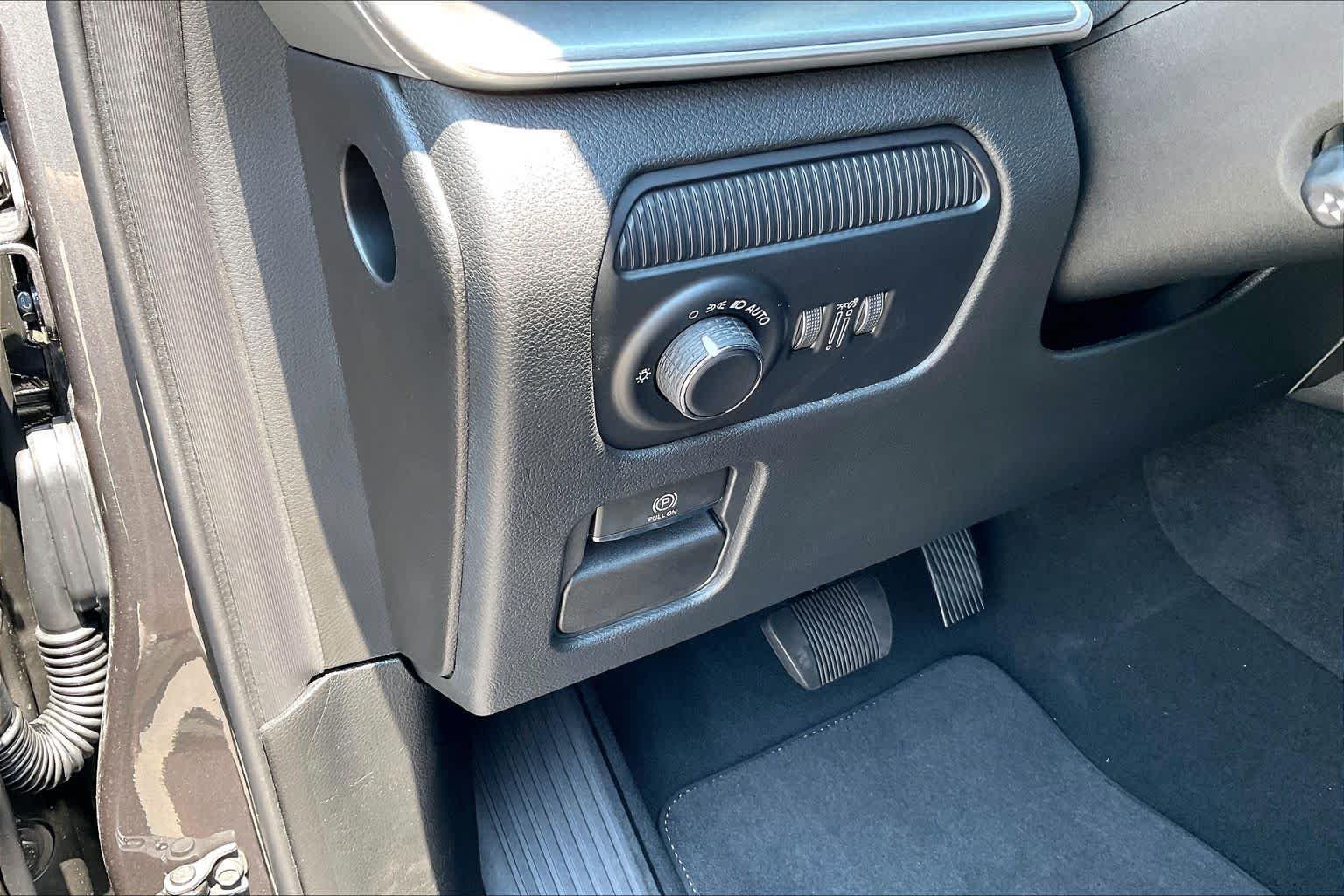 New 2026 Baltic Gray Metallic Clearcoat Jeep Limited Reserve image 18