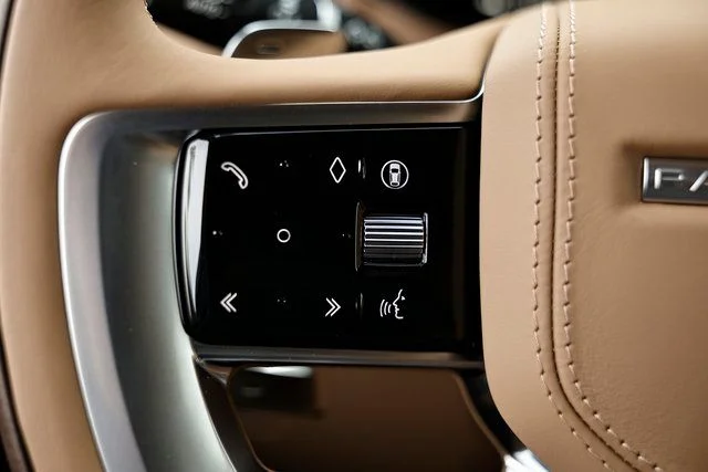 New 2026 Fuji White Land Rover SE image 42