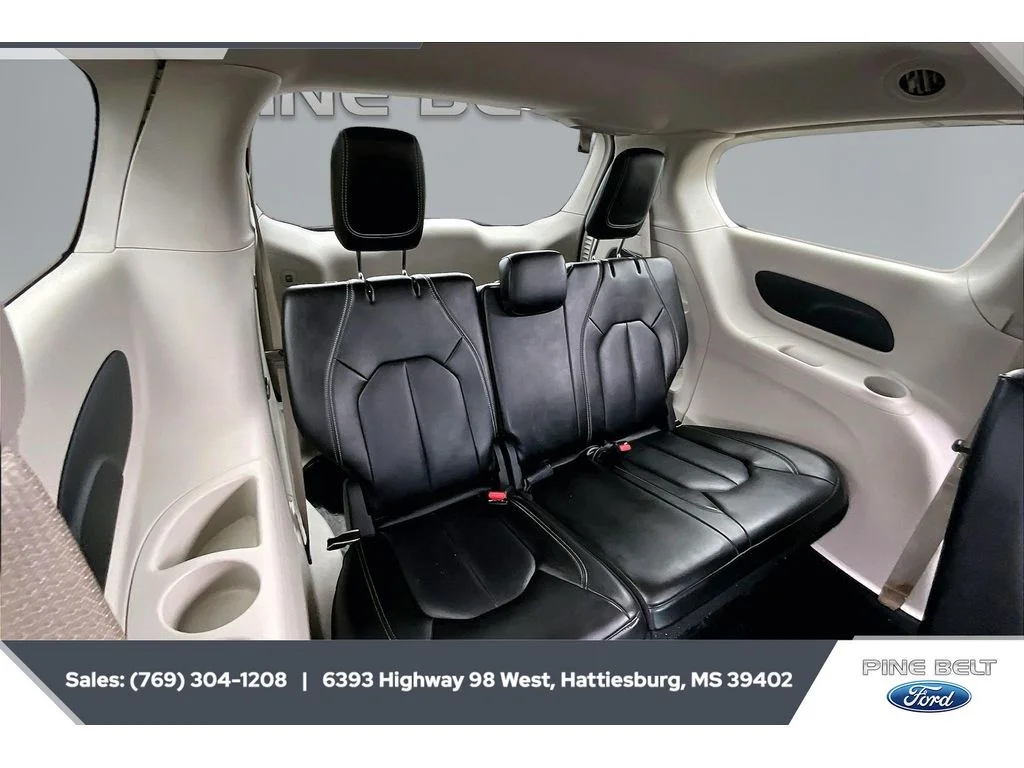 Used 2023 Brilliant Black Crystal Pearlcoat Chrysler Touring L image 22