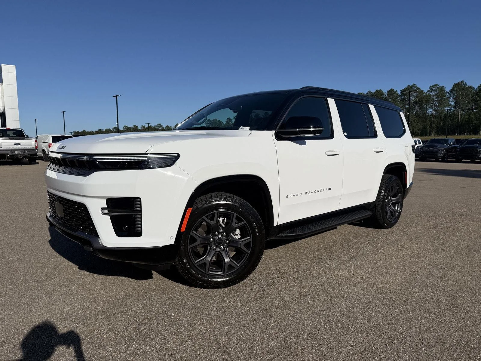 New 2026 Bright White Clear-Coat Exterior Paint Jeep Upland image 1