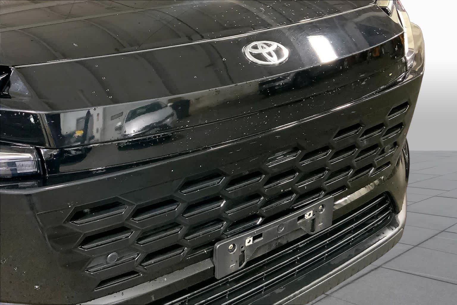 Used 2026 Midnight Black Metallic Toyota XLE Premium image 30