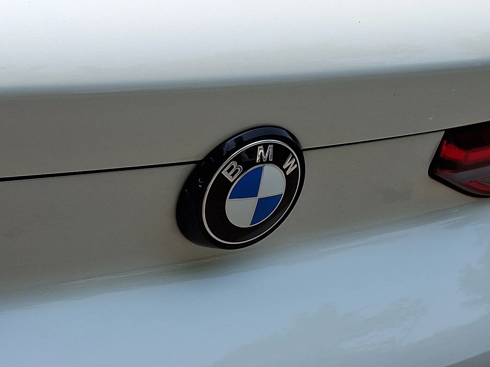 Used 2024 Mineral White Metallic - A96 BMW xDrive40i image 28