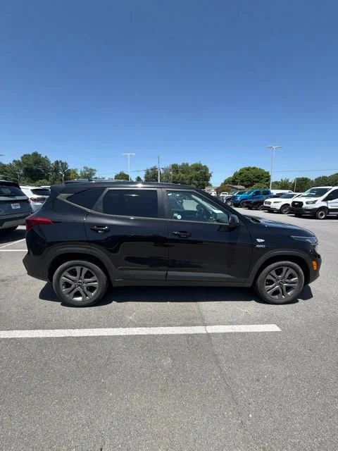 Used 2021 Black Kia LX image 9