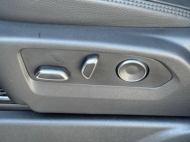 2027 GMC Yukon Denali - Photo 24