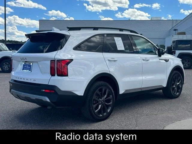 Used 2022 White Kia X-Line SX Prestige image 7