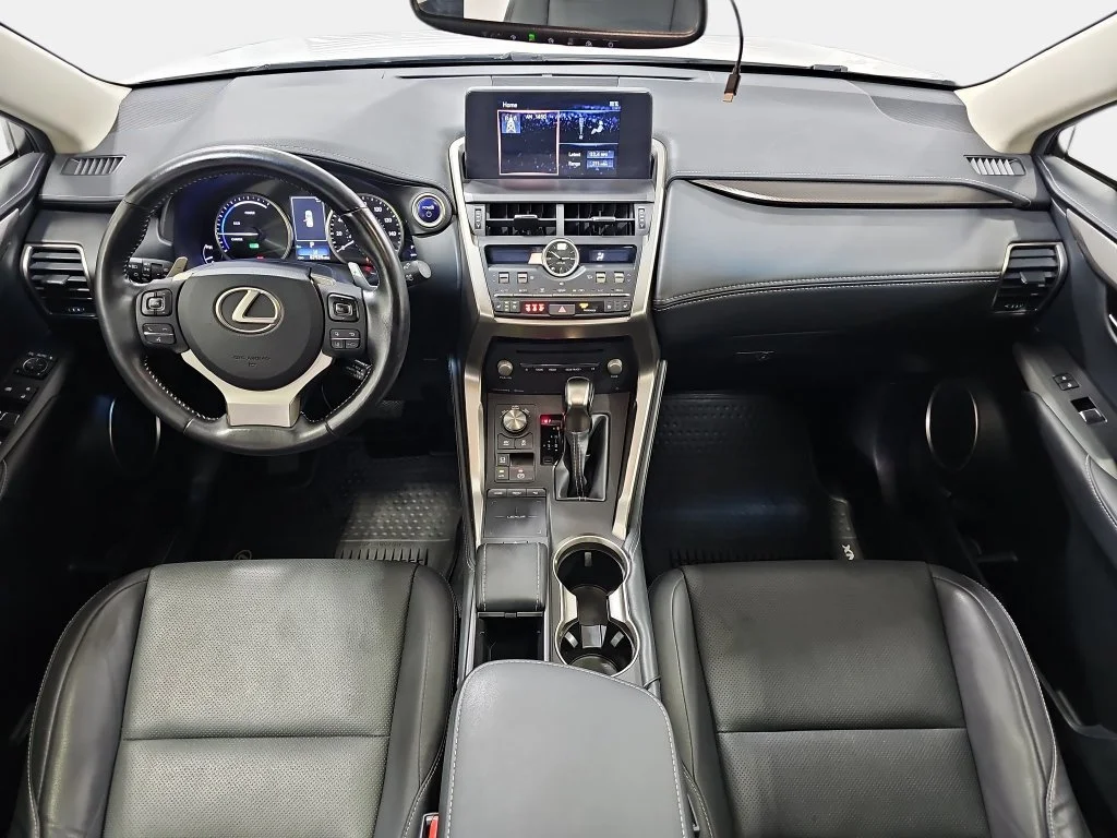 Used 2019 White Lexus 300h image 10