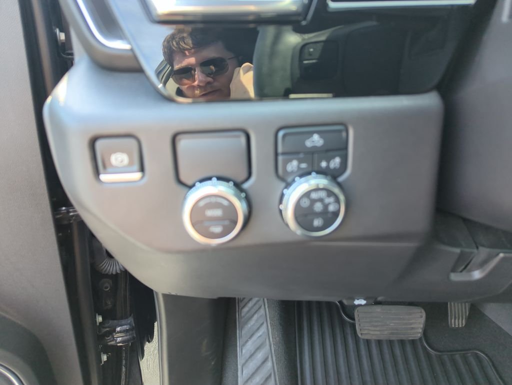 Used 2025 Black GMC Elevation image 19