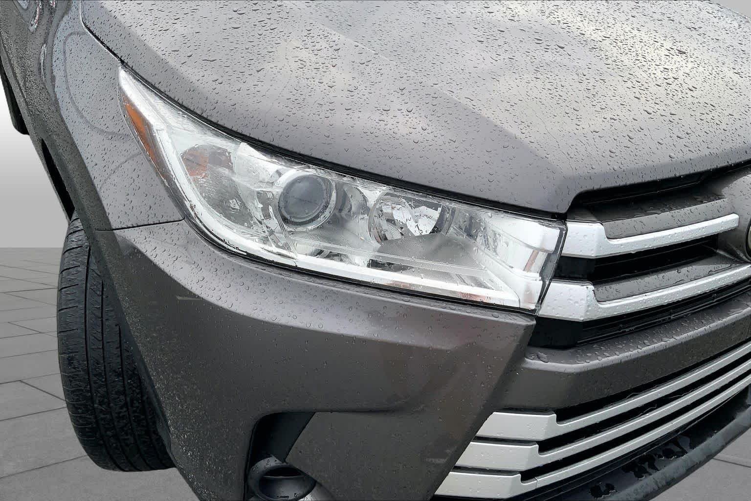 Used 2019 Predawn Gray Mica Toyota LE image 26