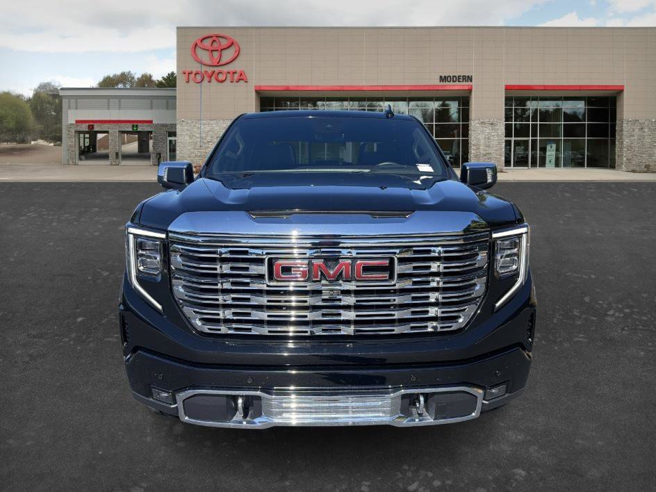 Used 2023 Onyx Black GMC Denali image 2