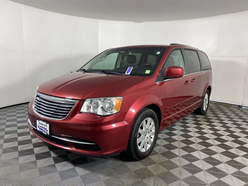 Used 2015 Chrysler Town & Country LX with VIN 2C4RC1AG3FR675193 for sale in Lockport, NY