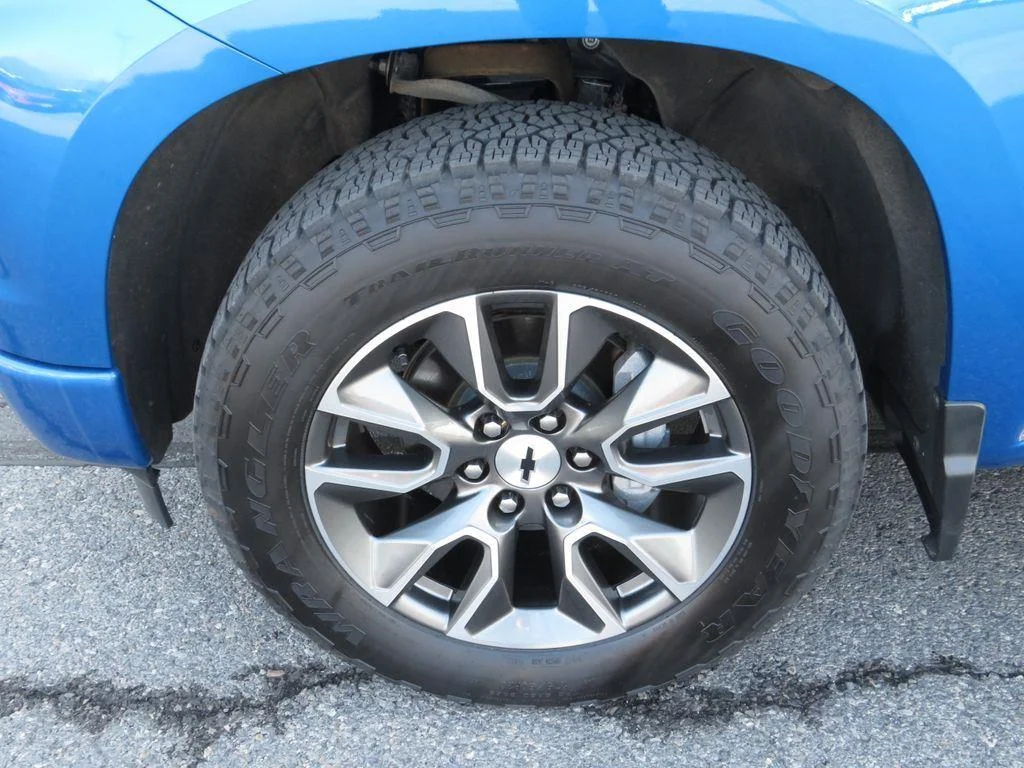 Used 2023 Glacier Blue Metallic Chevrolet RST image 15