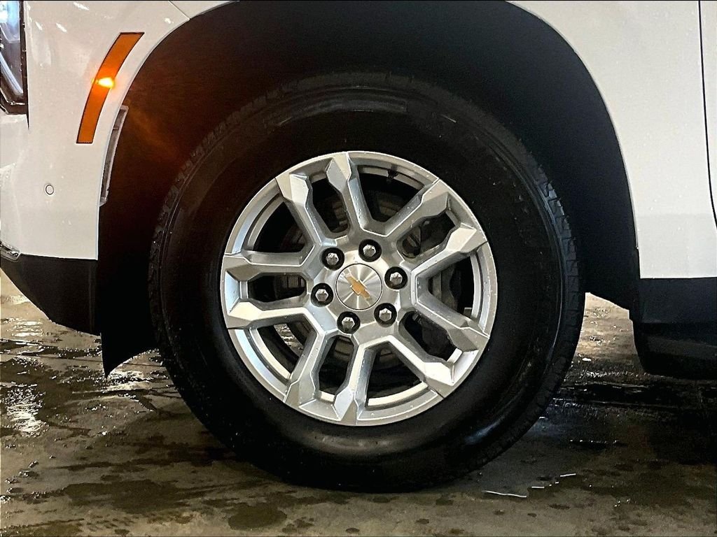 Used 2025 White Chevrolet LT image 7
