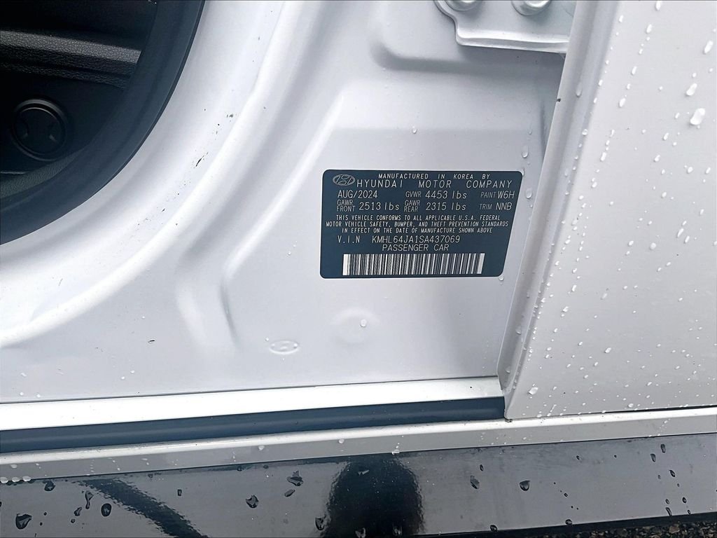 Used 2025 White Hyundai SEL image 34