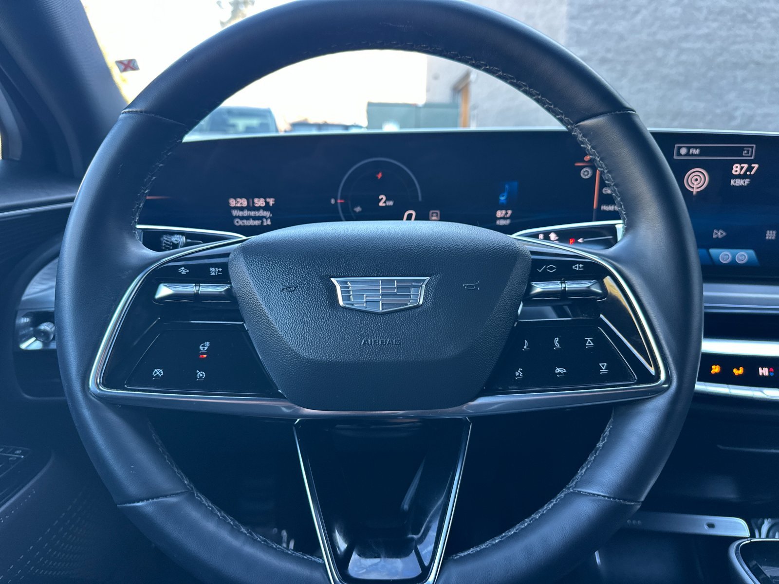 Used 2024 Silver Metallic Cadillac Luxury 4D Sport Utility image 27