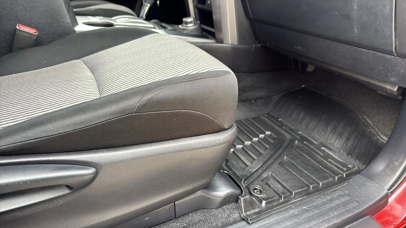 Used 2016 Red Toyota SR5 image 25