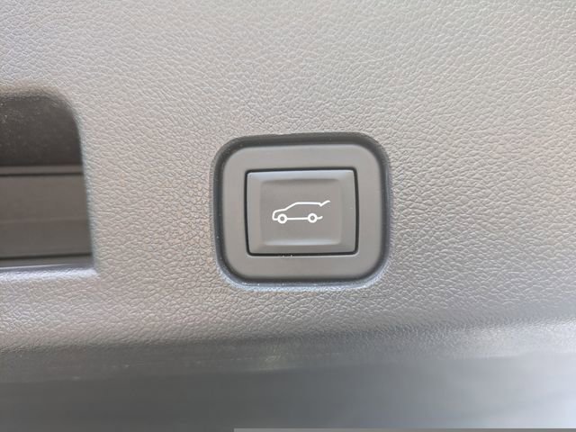 Used 2025 Sterling Metallic GMC Elevation image 17