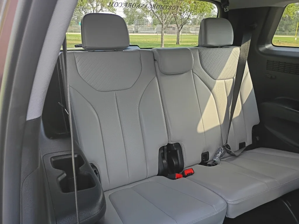 Used 2025  Hyundai SEL image 14