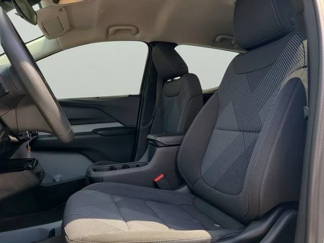 New 2027 Summit White Chevrolet LT image 21