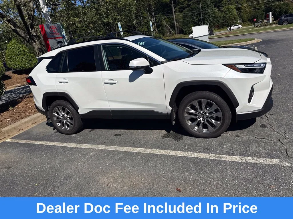 Used 2025  Toyota XLE Premium image 1