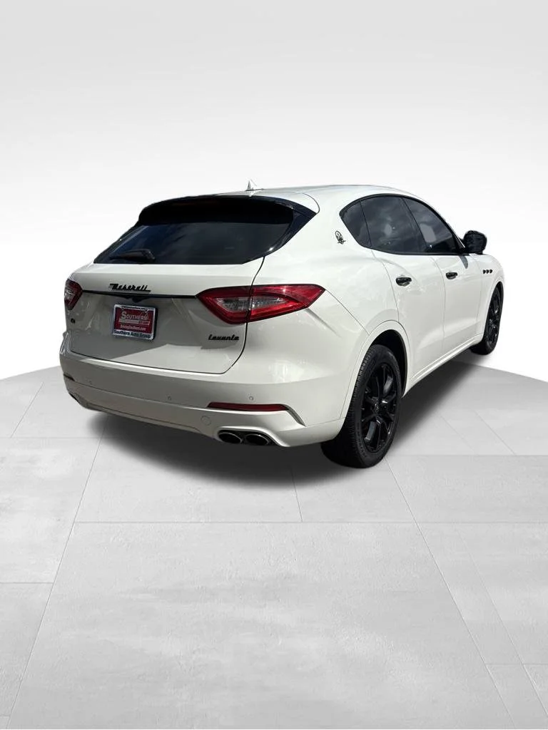 Used 2019 White Maserati Base image 7