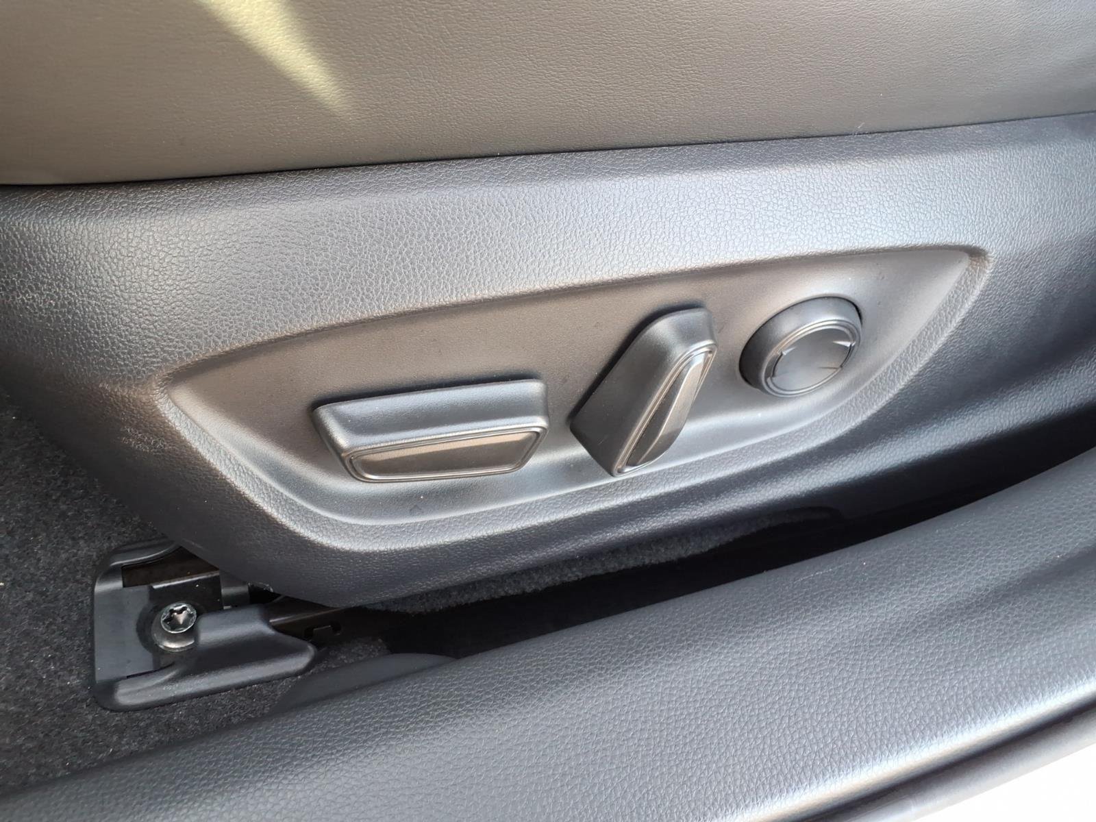 Used 2025 Wind Chill Pearl Toyota Nightshade image 9