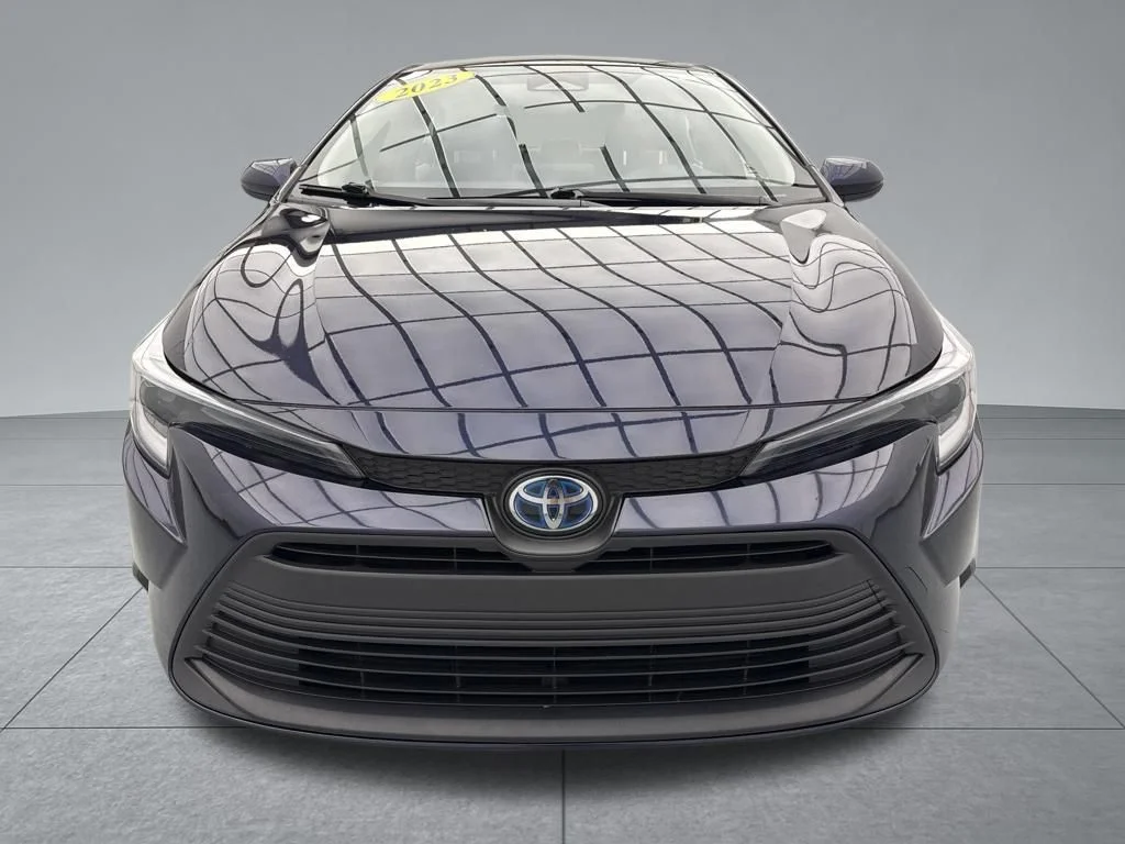 Used 2023  Toyota LE image 2