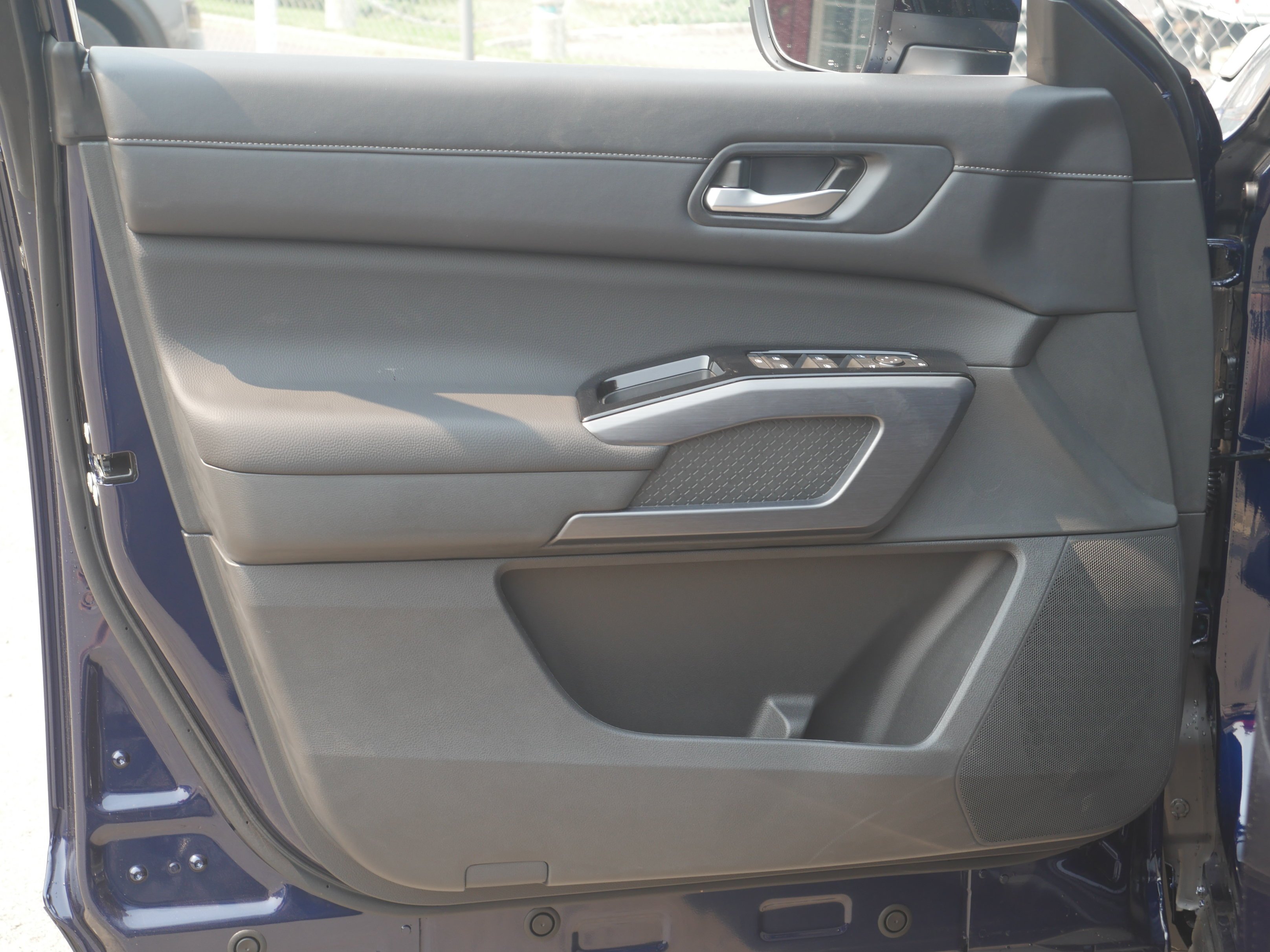 New 2026 Deep Ocean Blue Pearl Nissan SL image 35