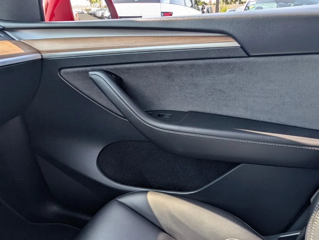Used 2023  Tesla Performance image 24