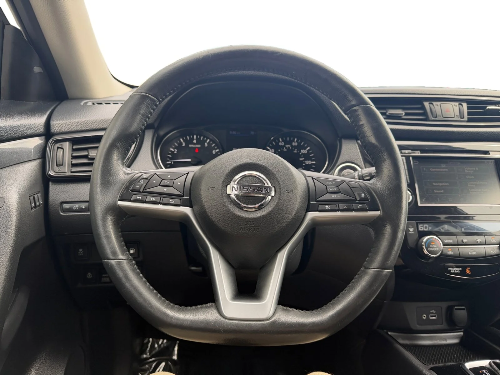 Used 2018 Pearl White Nissan SV image 10