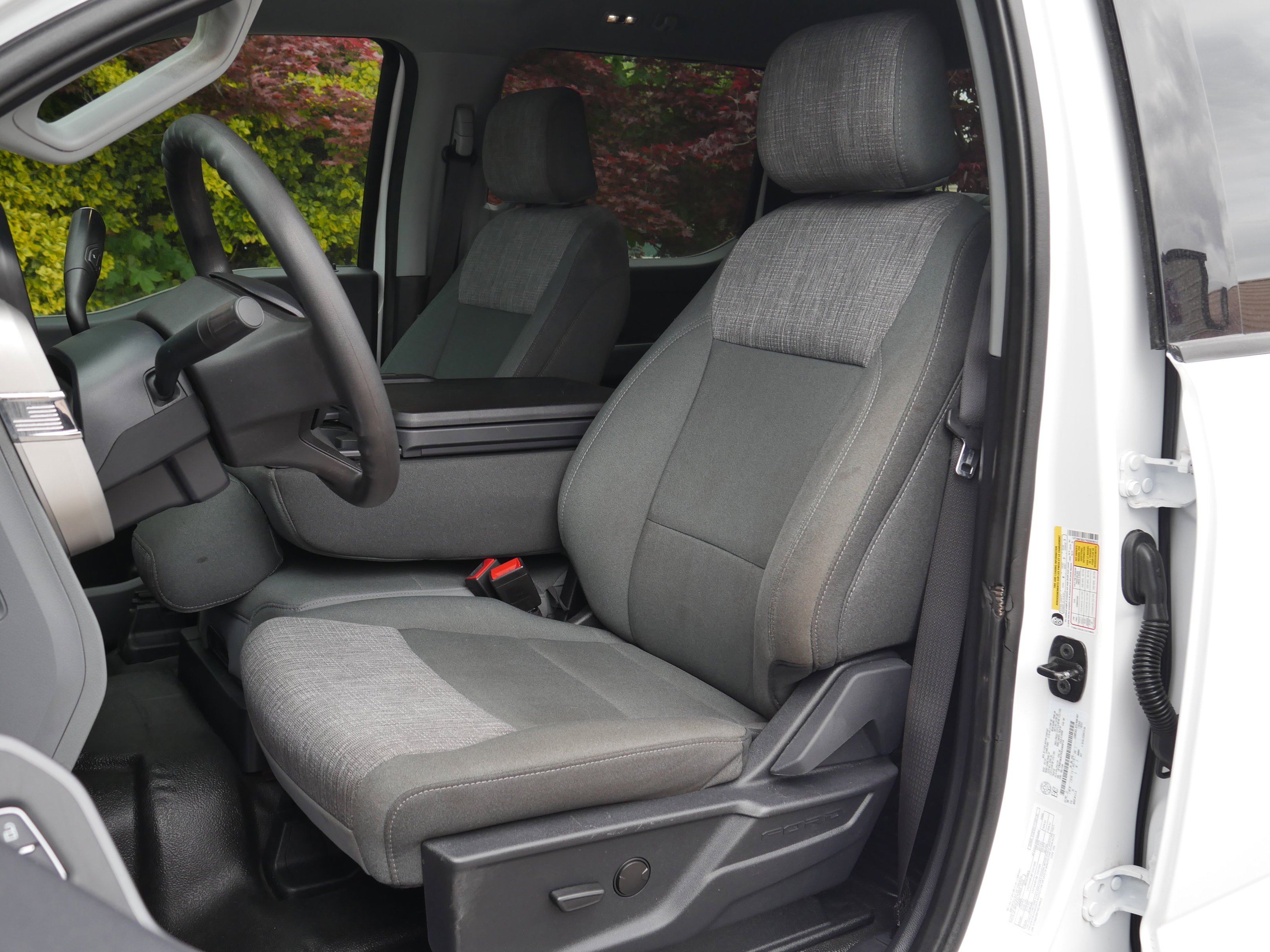 Used 2024 Oxford White Ford XLT image 31