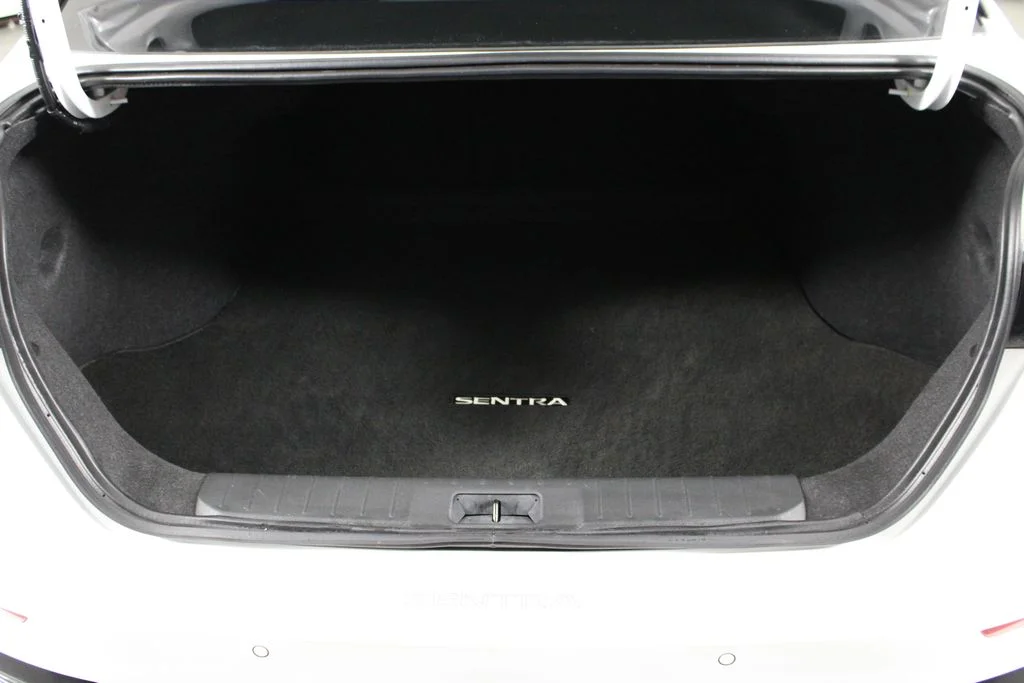 2025 Nissan Sentra SR - Photo 15