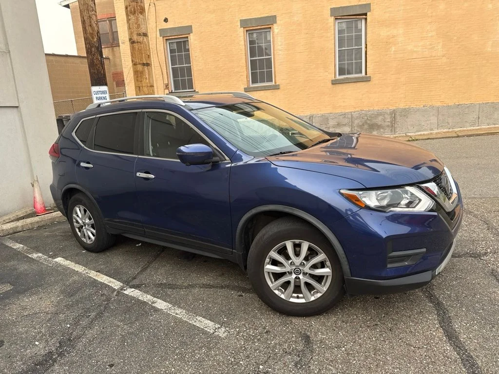 Used 2018 Nissan Rogue SV with VIN JN8AT2MV0JW351927 for sale in Bellevue, PA