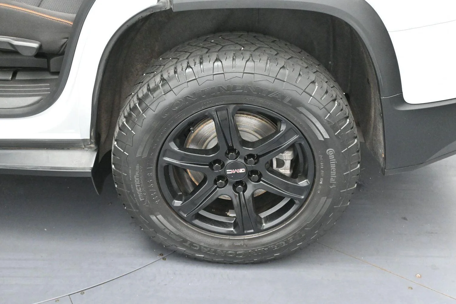 Used 2023 Summit White GMC AT4 image 33