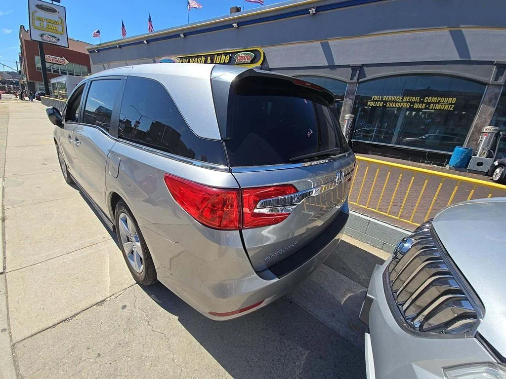 Used 2019 Lunar Silver Metallic Honda EX-L image 4