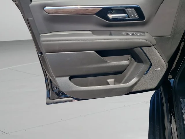 2026 Chevrolet Suburban LT - Photo 23
