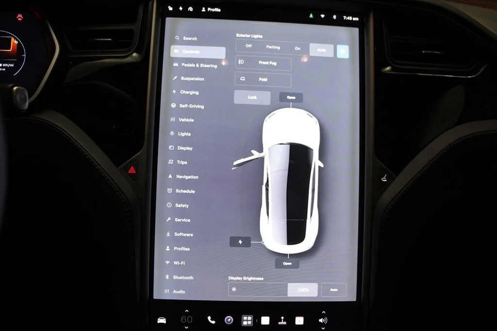 Used 2018 Obsidian Black Metallic Tesla  image 23