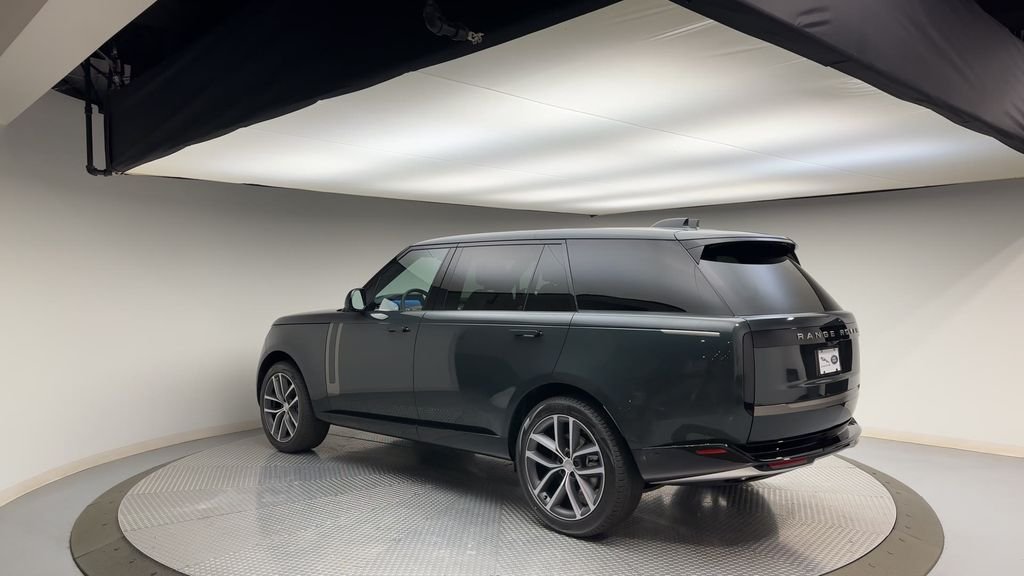 Used 2024  Land Rover SE image 6