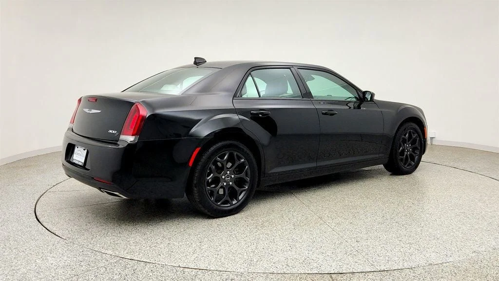 Used 2020 Gloss Black Chrysler 300S AWD image 5